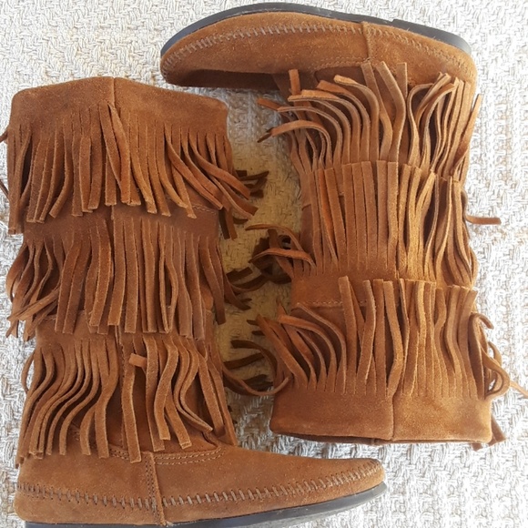 Minnetonka Shoes - Minnetonka 3 Layer Fringe Boots Size 6